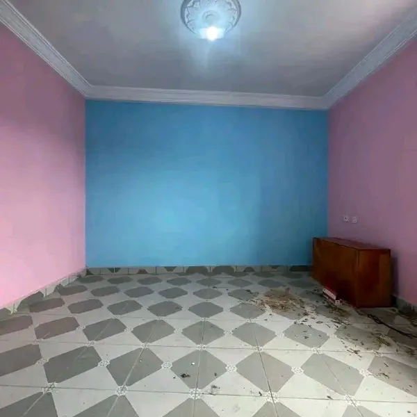 Chambre moderne à louer à Bonaberi Ndobo