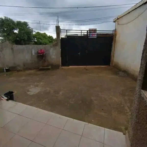 Appartement individuel 2 chambres à louer à Ngousso
