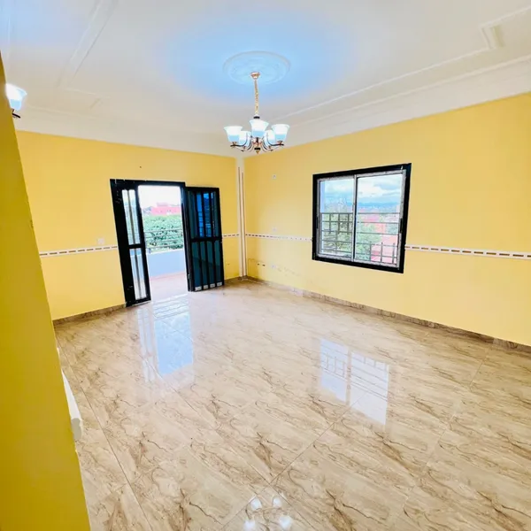 Magnifique appartement neuf à louer à Messassi (avec eau chaude, gardien, forage et parking)