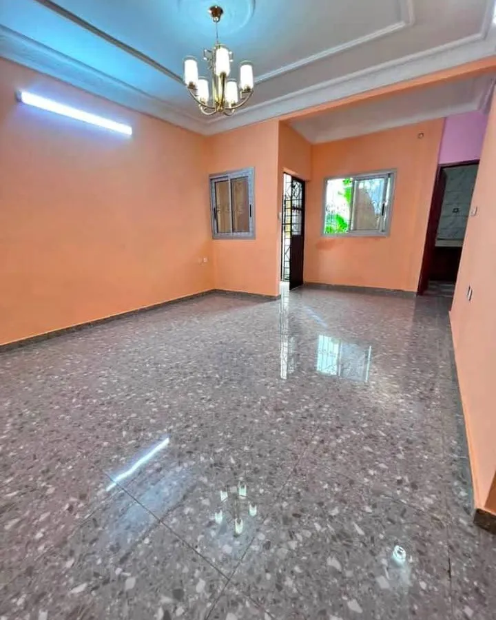 Appartement à 2 chambres à Logbessou carrefour