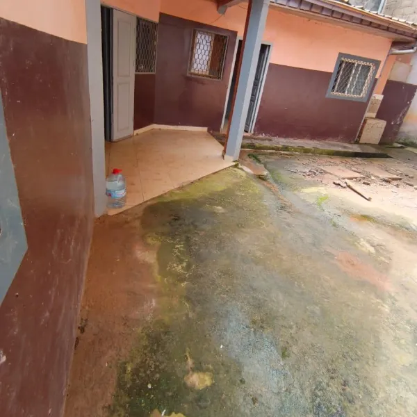 Villa 3 chambres avec parking à louer à Mendong