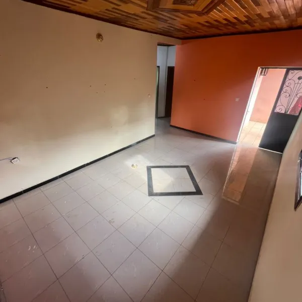 Appartement 2 chambres à louer à Ngousso