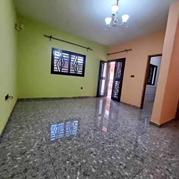 Studio neuf avec parking à louer à Tsinga Village