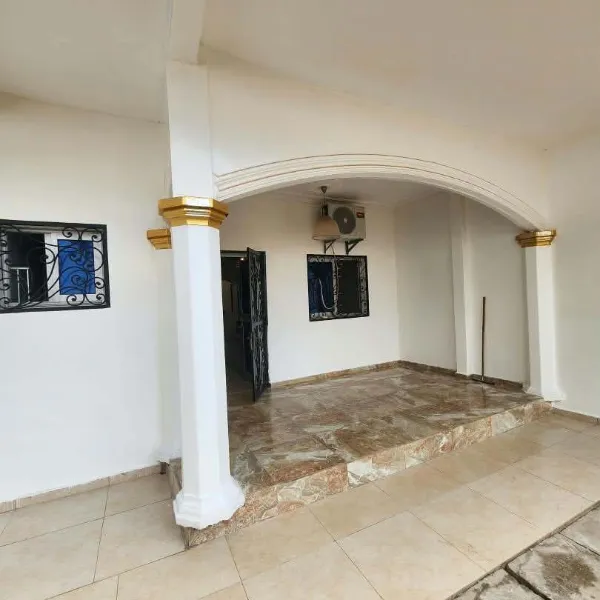 Appartement haut standing 2 chambres à louer à Odza Minkan