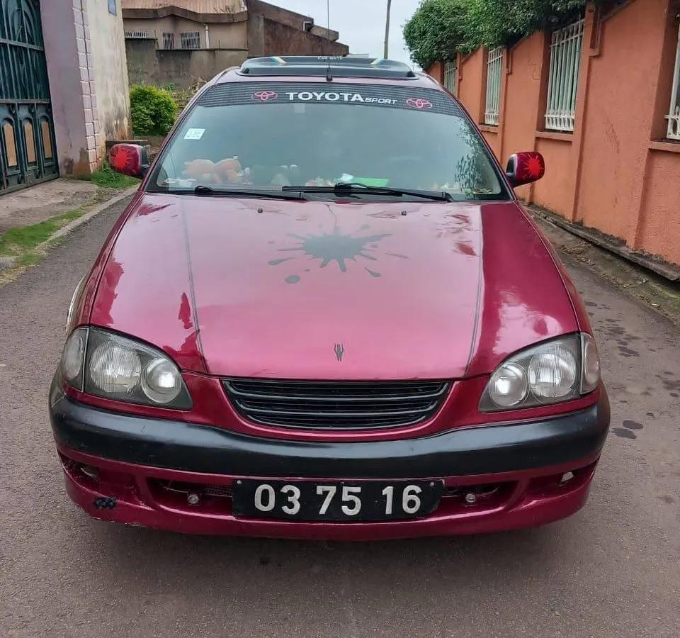 Toyota Avensis Leafback 2000 – Yaoundé