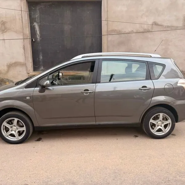 Toyota Corolla Verso 7 places 2007 à vendre à Douala