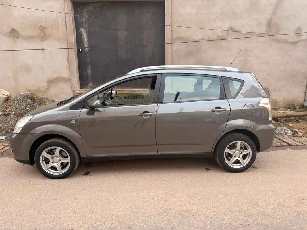 Toyota Corolla Verso 7 places 2007 à vendre à Douala