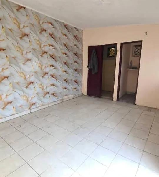 Chambre moderne à louer à Logbessou