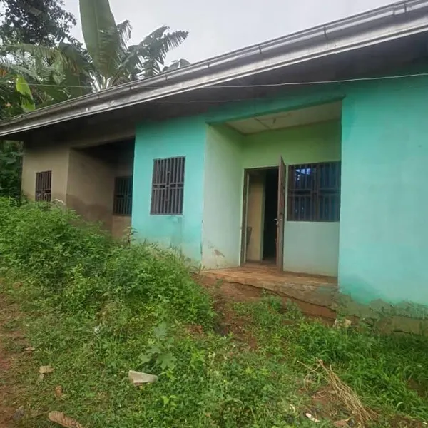 Maison moderne à vendre située à Nkolbisson 2ᵉ Carrefour, lieu-dit Messebé