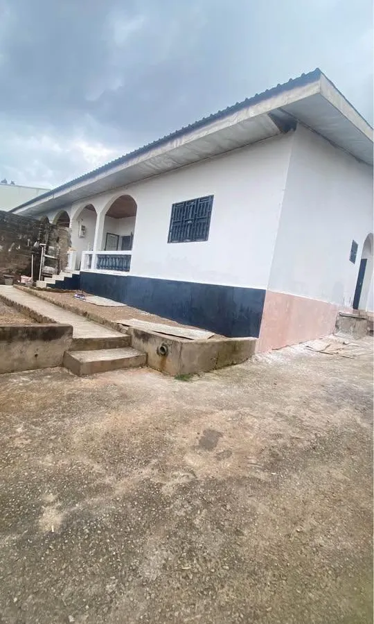 Villa à louer à Odza Dispensaire