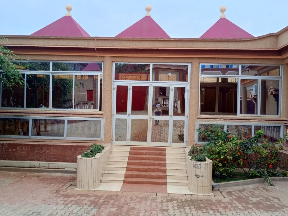 Villa avec dépendance à louer à Essomba