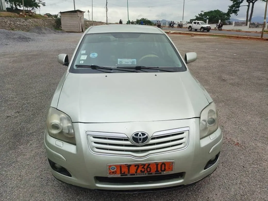 Toyota Avensis "Tête de Cochon" à vendre à Yaoundé