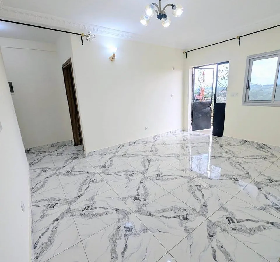 Studio moderne neuf à louer à Nkolfoulou