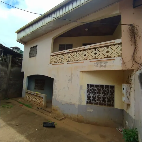 Duplex à louer à Ngousso