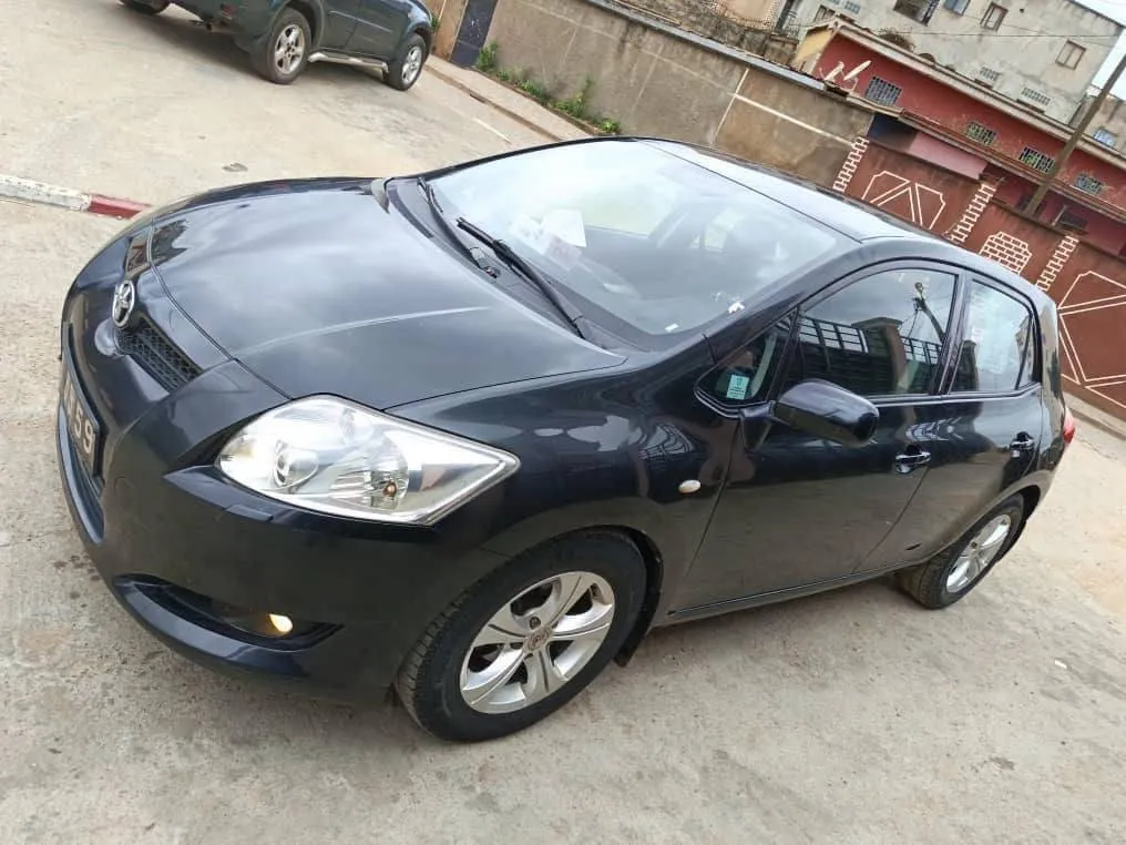 Toyota Auris VVT-i d'Europe à vendre à Yaoundé