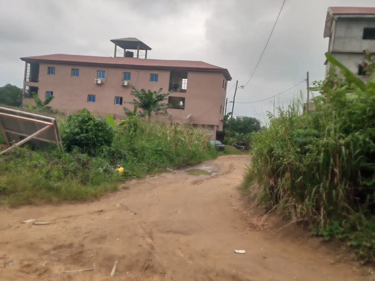Terrain de 560 m2 à vendre à Lendi