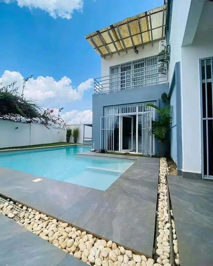 Duplex meublé à louer à Odza Nkolda