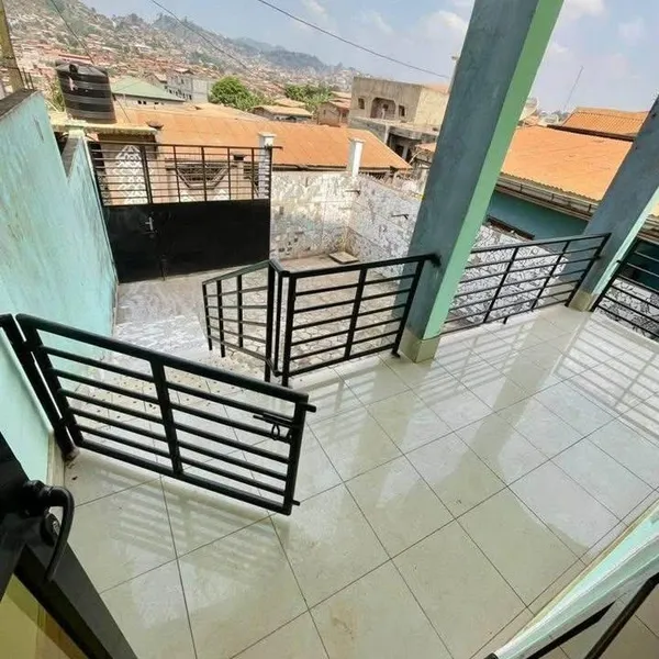 Appartement individuel à louer à Biyem-Assi TKC