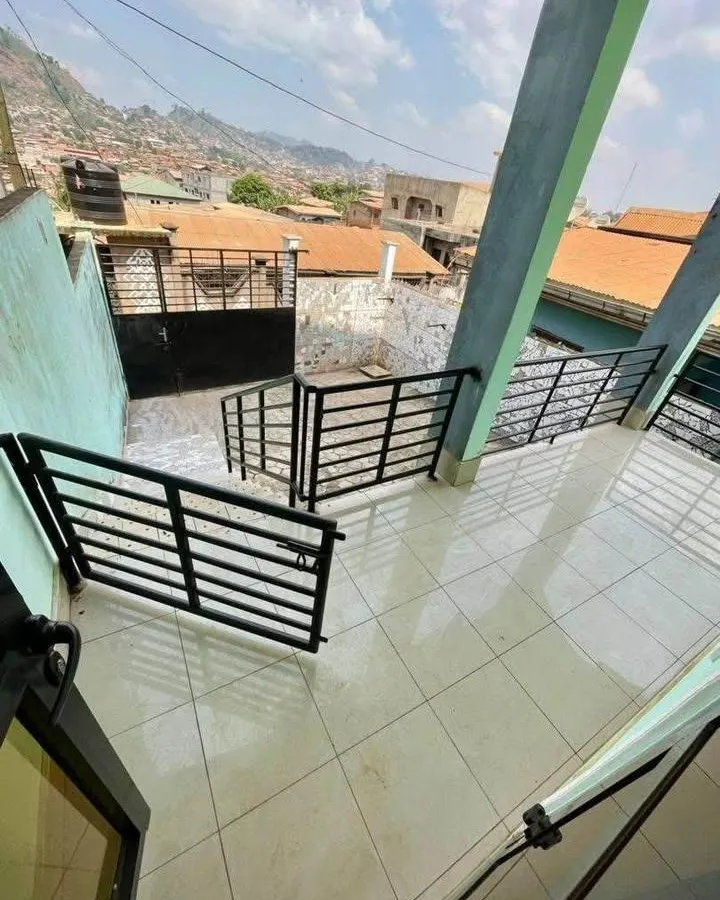 Appartement individuel à louer à Biyem-Assi TKC
