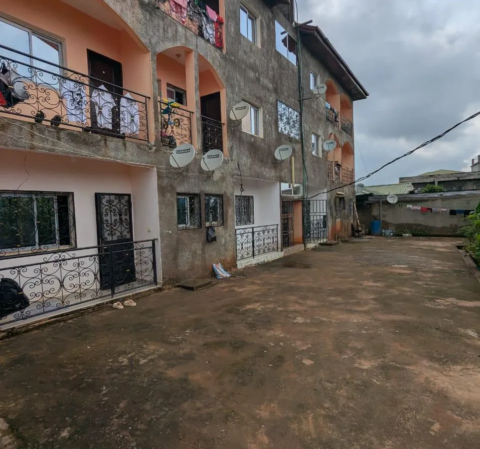 Appartement avec forage parking à Nkolfoulou