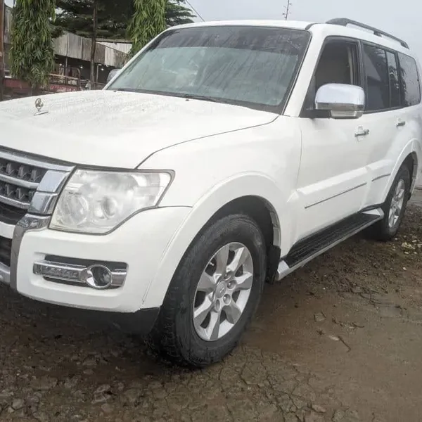 Mitsubishi Pajero 2020 V6 4x4 à vendre à Douala