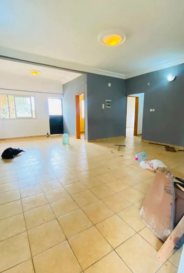 Vaste appartement à louer à Nsimeyong
