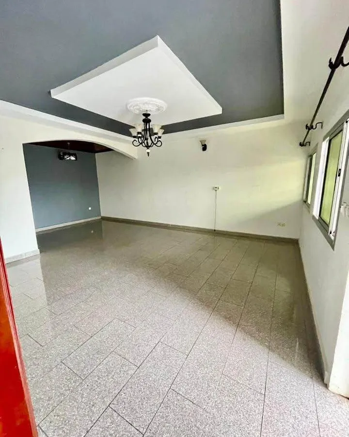 Appartement moderne à louer  à Efoulan