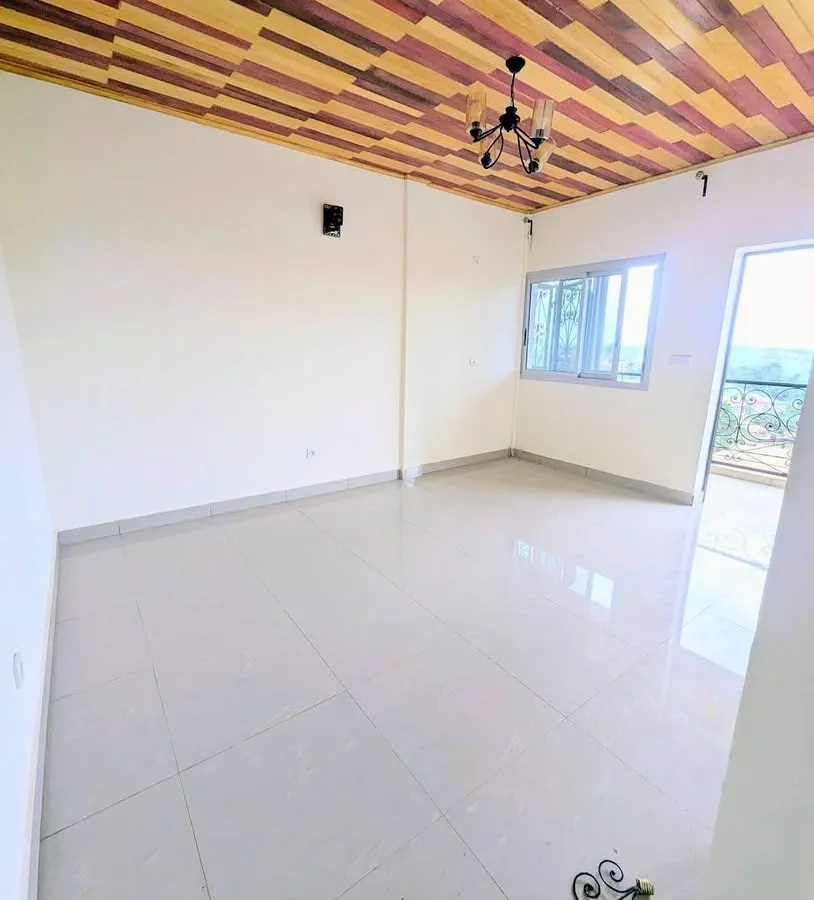Studio moderne à louer à Nkolfoulou