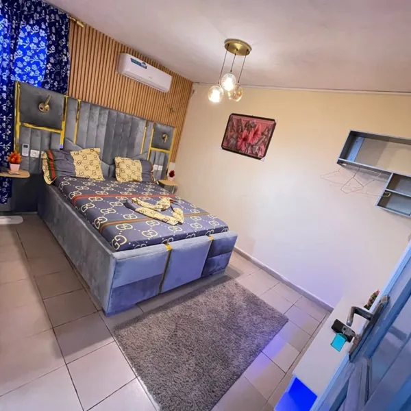 Chambre meublée à louer à  Essos Hotel du plateau